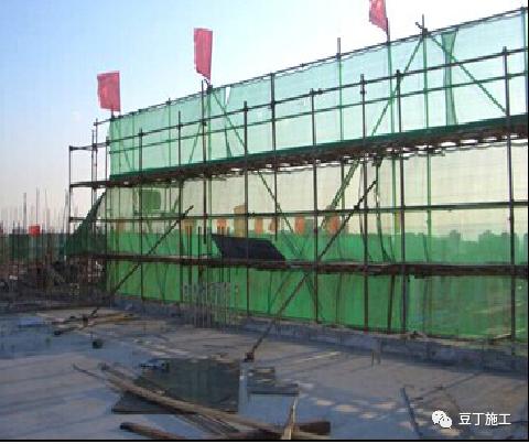 一定要懂的附著式腳手架（爬架）安裝施工必須做好的16個要點(diǎn)